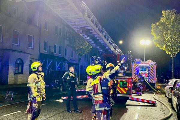 FW-HB: Zwei LKW gehen in Flammen auf – Großeinsatz für die Feuerwehr Bremen
