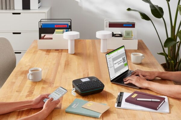 Professionelles Etikettieren überall und jederzeit: DYMO® präsentiert den neuen Labelmanager Executive 640 CB