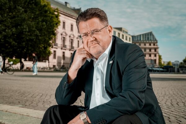 Stephan Brandner: Transparenz statt Kungelei / Kontakte der Regierung mit Verfassungsrichtern offenlegen!